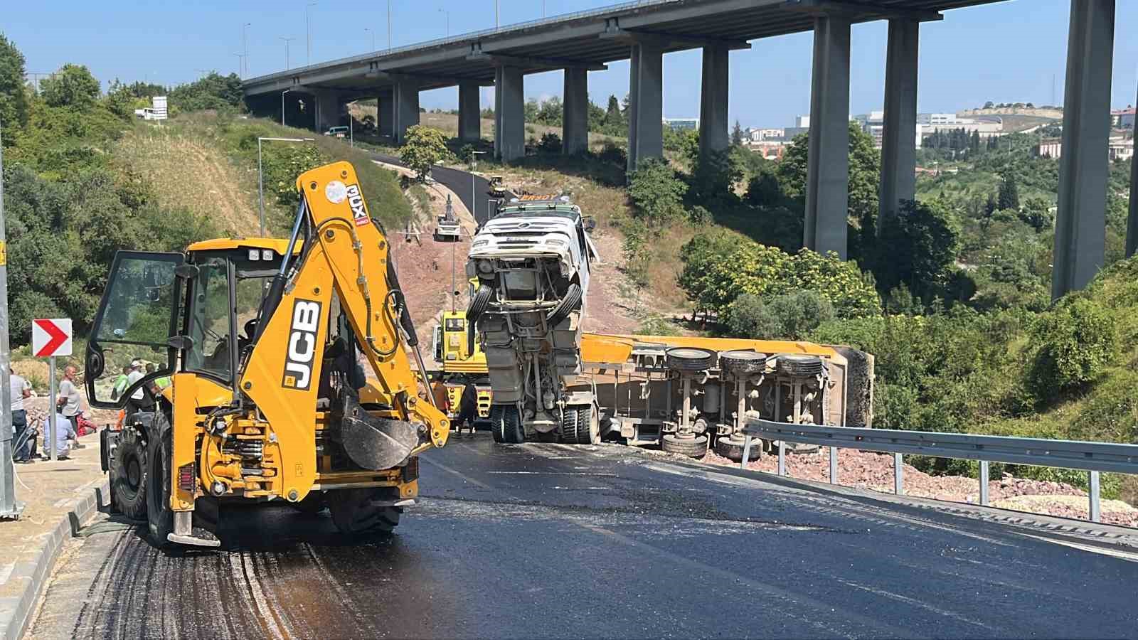 Devrilen tırın kupası şaha kalktı
