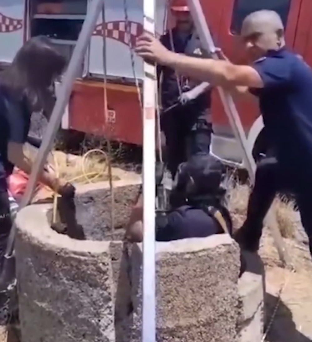 10 metrelik su kuyusuna düşen kedi kurtarıldı