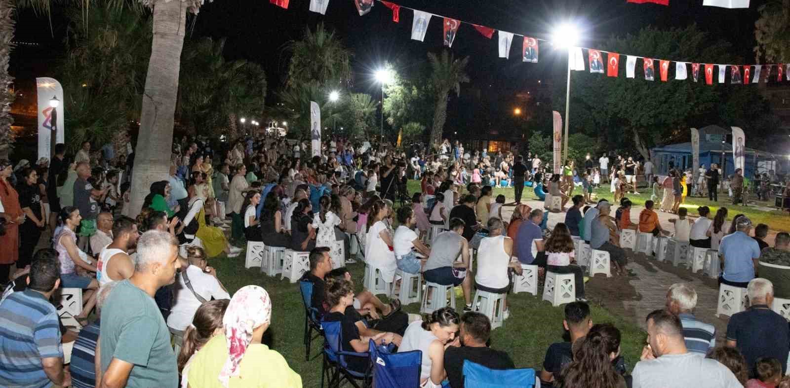 Aydıncık sahili &rsquo;Yaz Dostum&rsquo; konserleriyle renklendi
