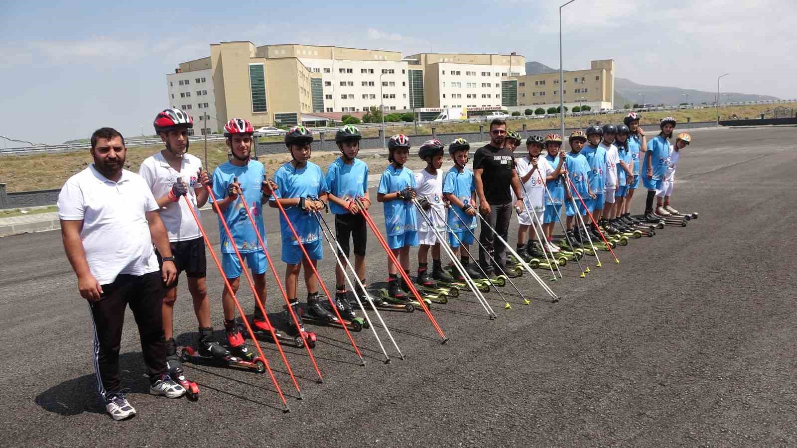 Tekerlekli kayak sporcuları kış hazırlıklarını sürdürüyor
