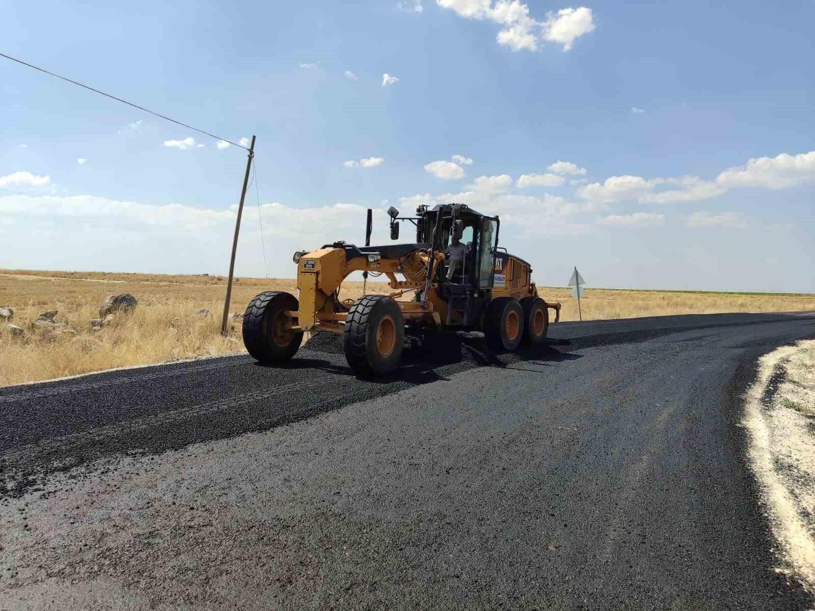 Diyarbakır&rsquo;da kırsal mahallelerde yollar yenileniyor
