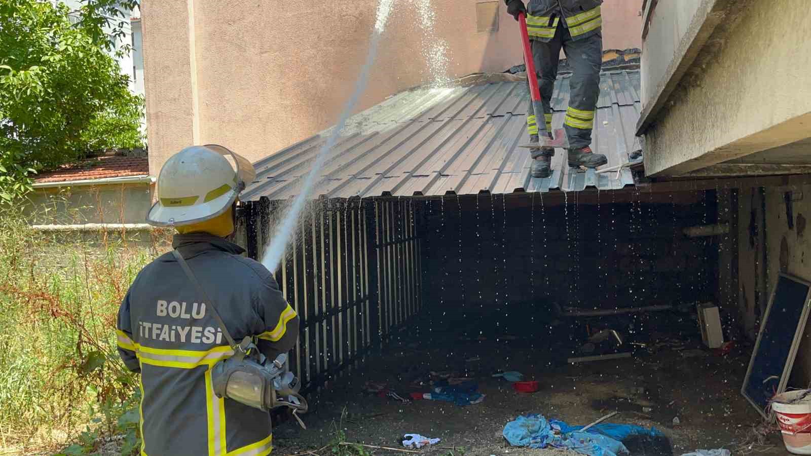 Oyun oynayan çocuklar garajda yangın çıkardı
