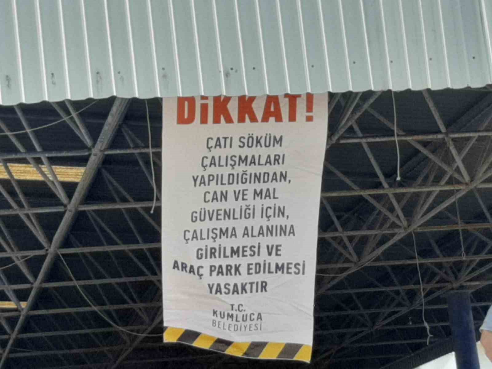 Kumluca&rsquo;da eski halk pazarı yıkılıyor
