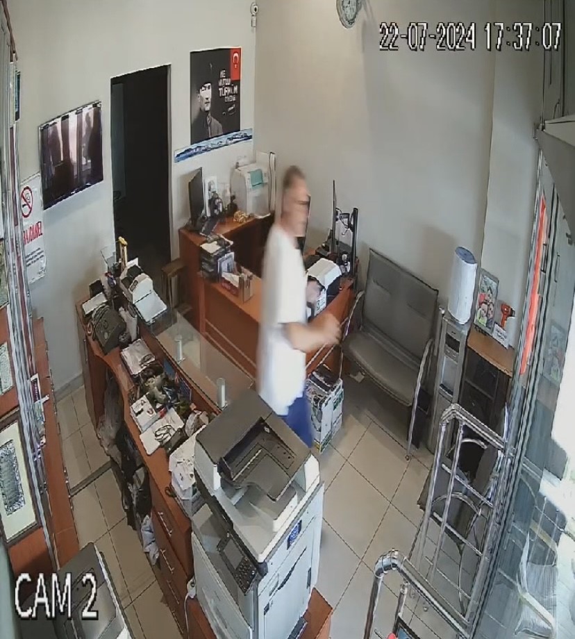 &Ccedil;anakkale&rsquo;deki deprem g&uuml;venlik kamerasına yansıdı 