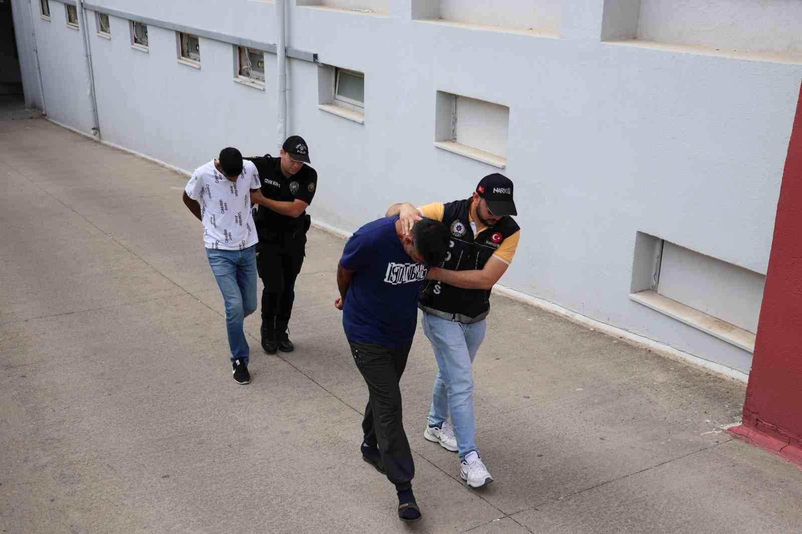 Evlerinde uyuşturucu ele geçirilen şüpheliler, “İlgimiz yok” savunması yaptı