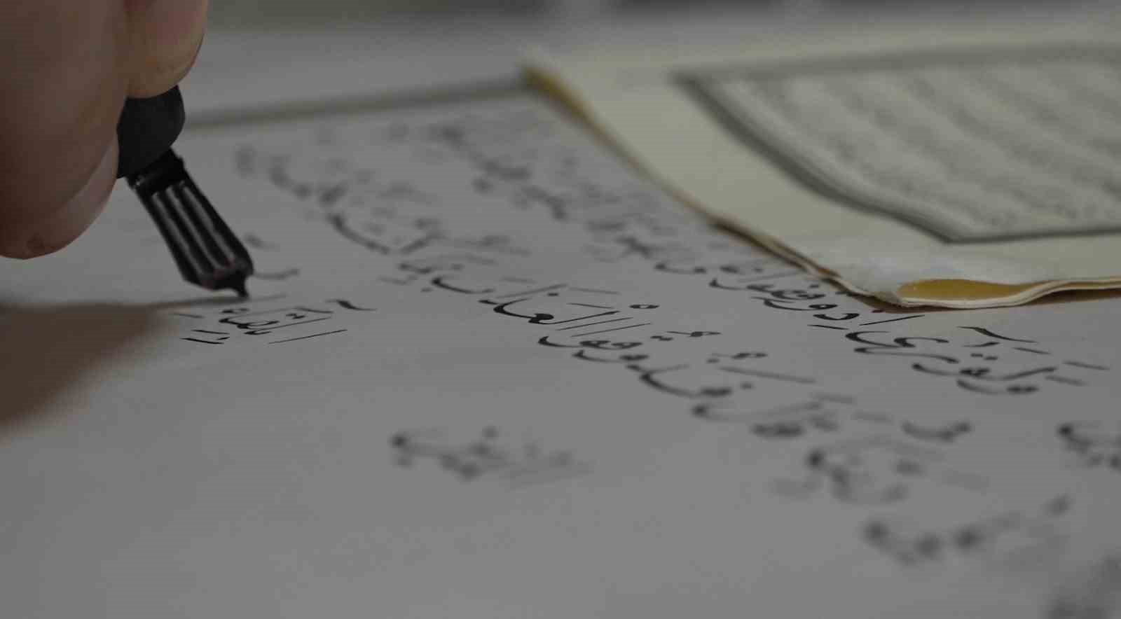 Kur’an-ı Kerim aşkını eserlerine yansıtıyor
