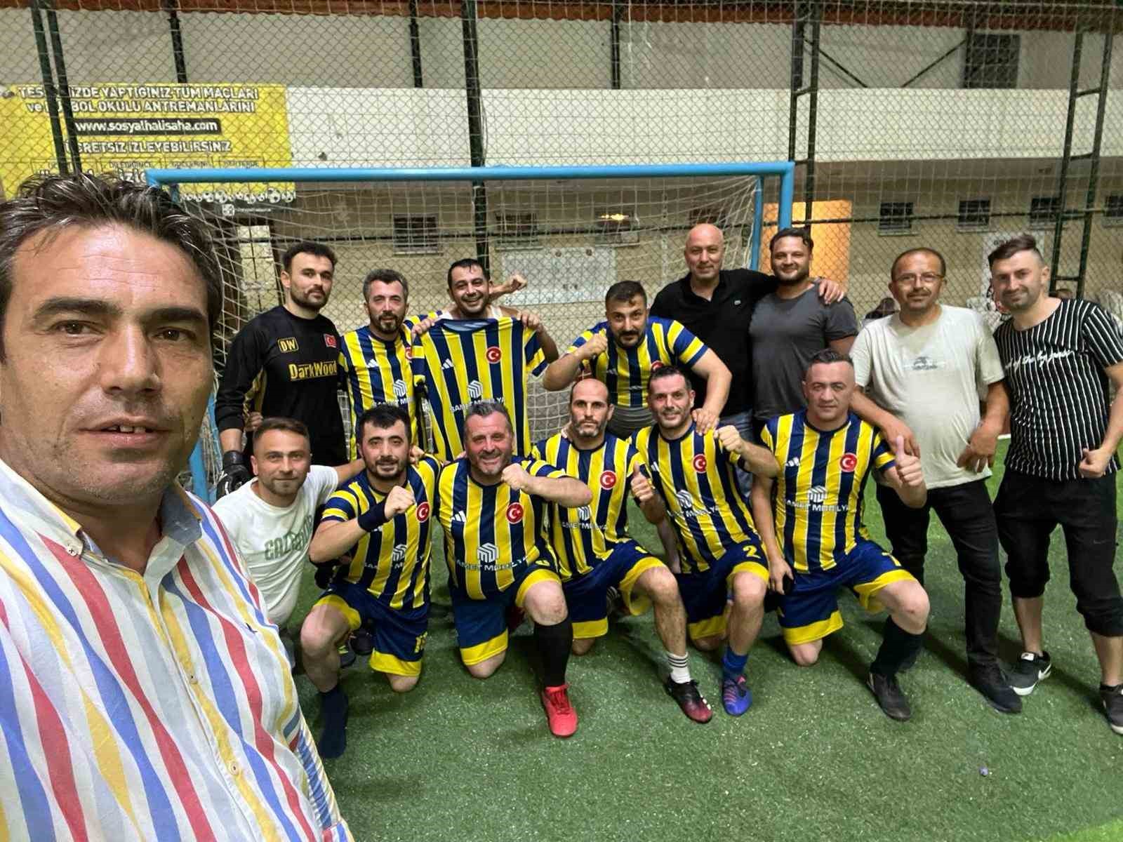 Alaplı&rsquo;da kurumlar arası halı saha turnuvasının yarı finalistleri belli oldu
