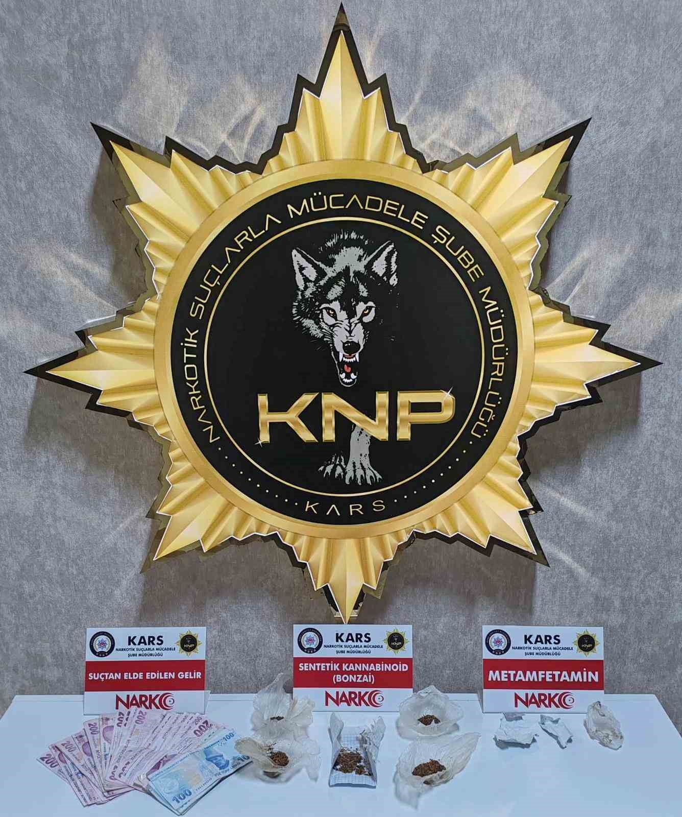 Kars&rsquo;ta uyuşturucu taciri 2 kişi tutuklandı
