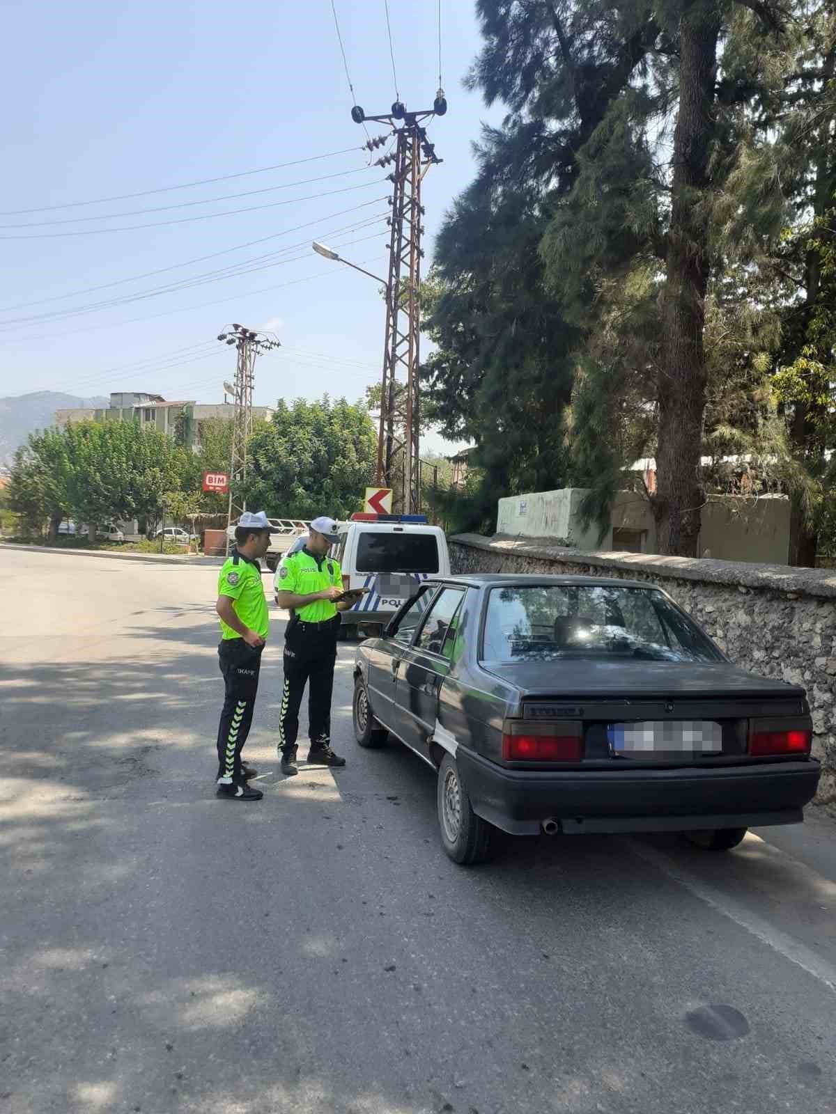Firari h&uuml;k&uuml;ml&uuml;ler şok uygulamada yakalandı
