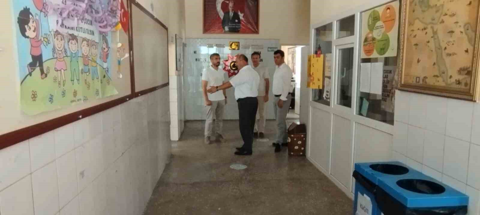 K&uuml;tahya İnk&ouml;y İlkokulunda &ouml;ğrenci sıralarının bakımı yapıldı
