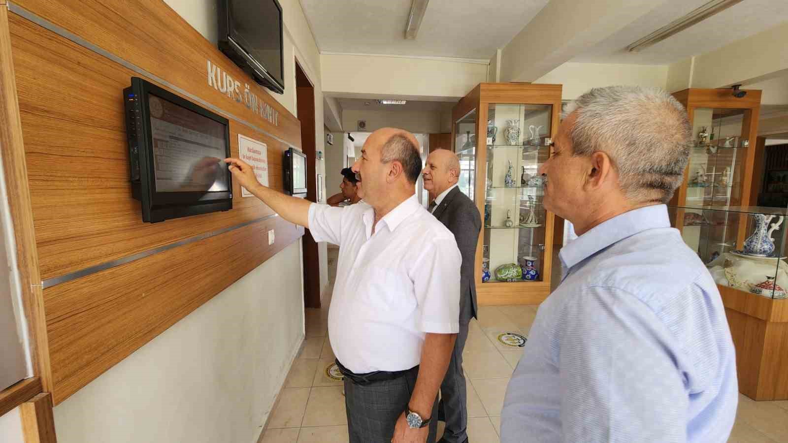 "HEM, toplumun her kesimine hitap eden eğitim programları ile &ouml;nemli bir hizmet sunuyor"
