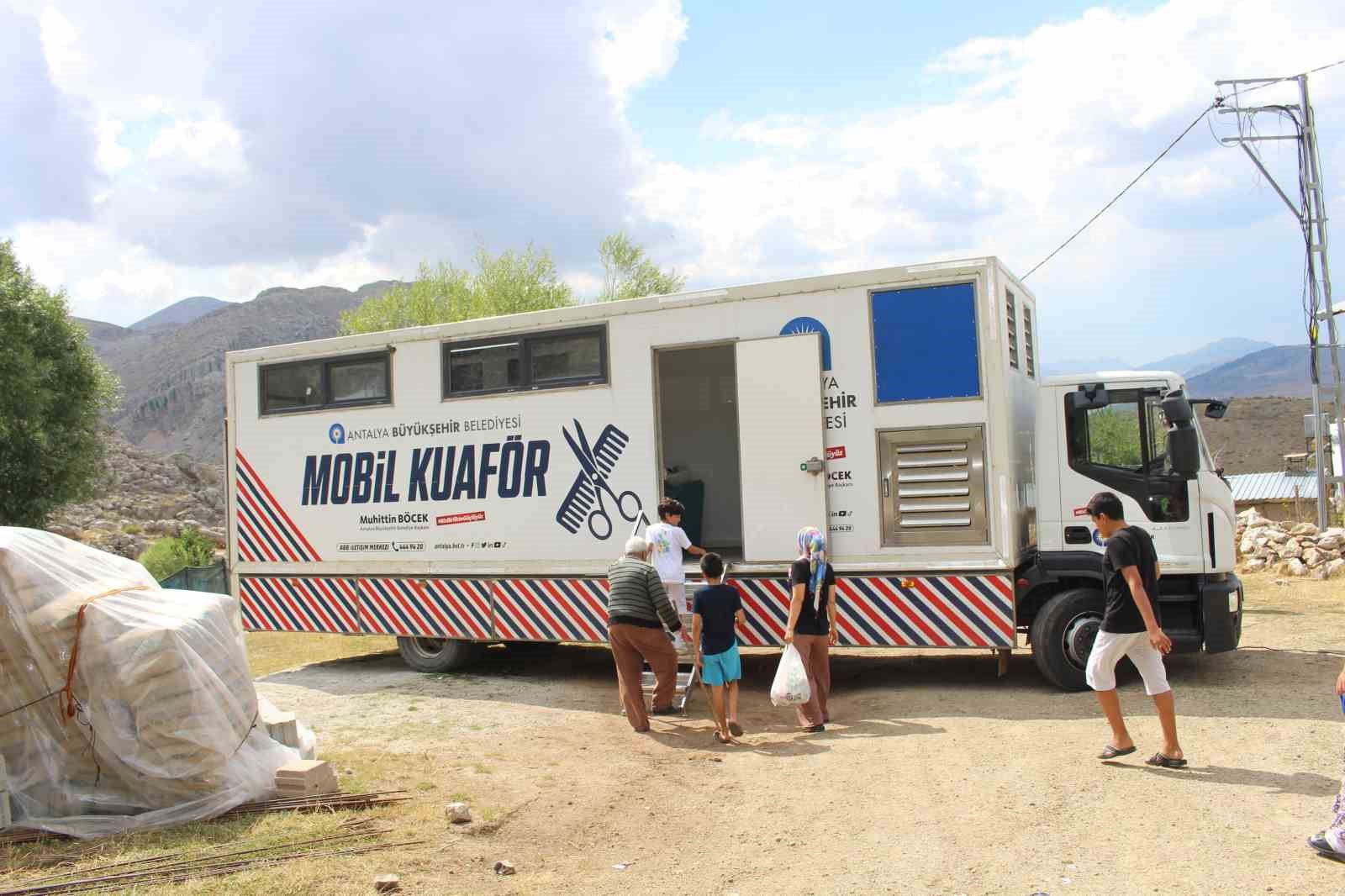 Büyükşehir’in Mobil Kuaför Tırı yaylalarda
