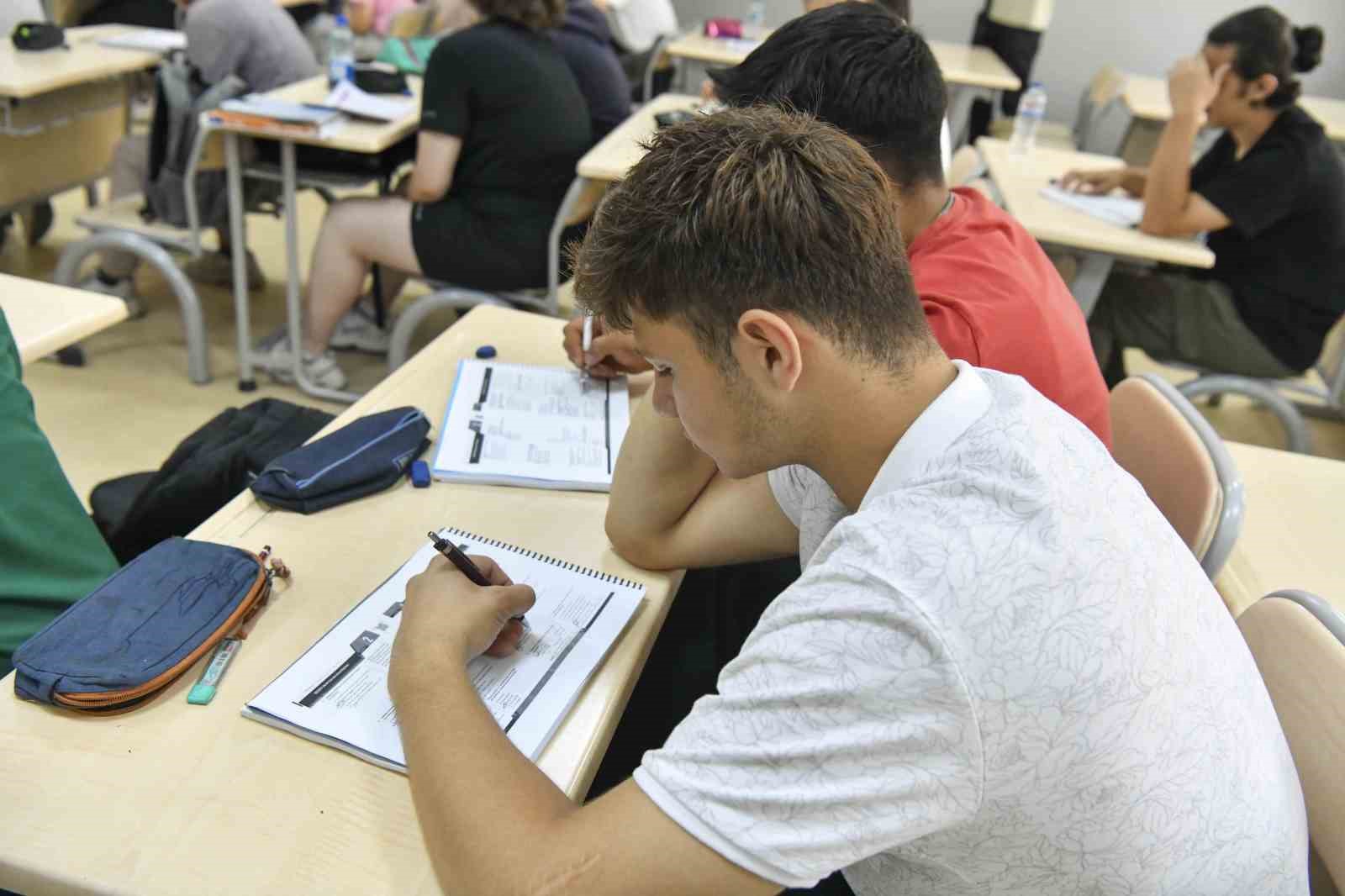 Ankara Büyükşehir’in lise öğrencileri için yaz kampı başladı
