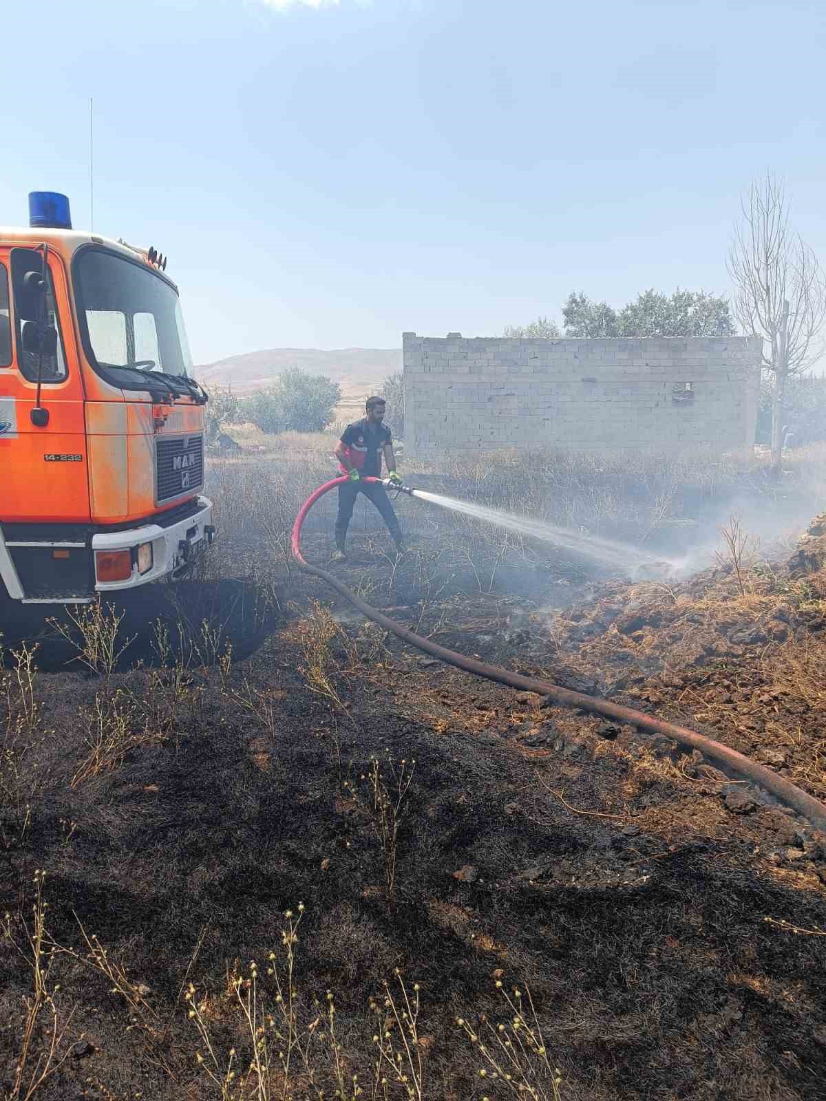 Van’da anız yangını