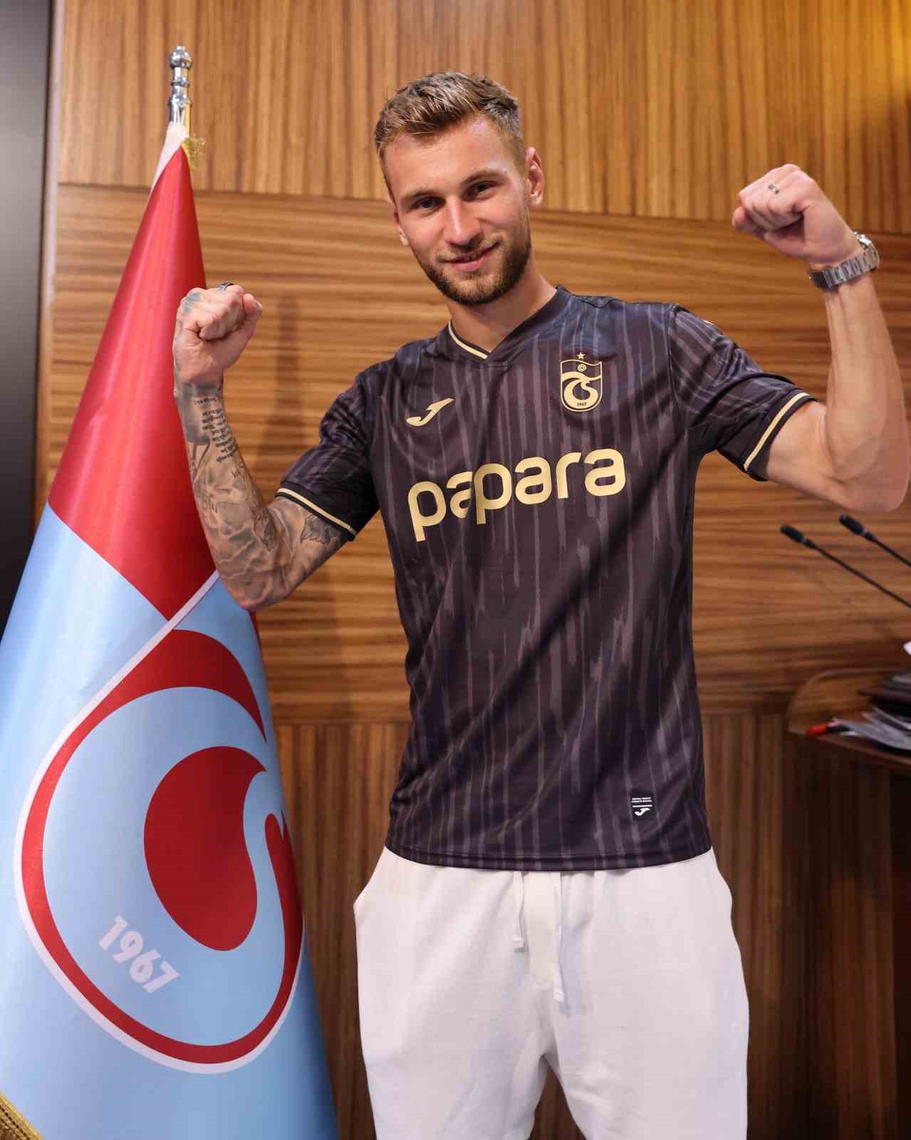 Trabzonspor, Denis Draguş için imza töreni düzenledi
