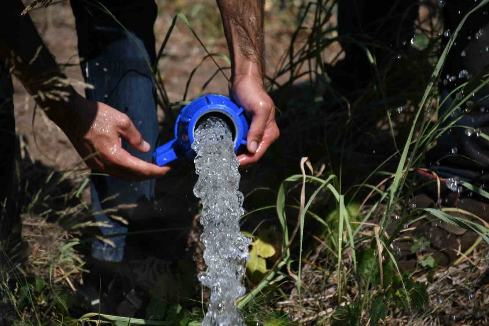 Başkan Akın, Erdek&rsquo;te 20 bin zeytin ağacını suya kavuşturdu
