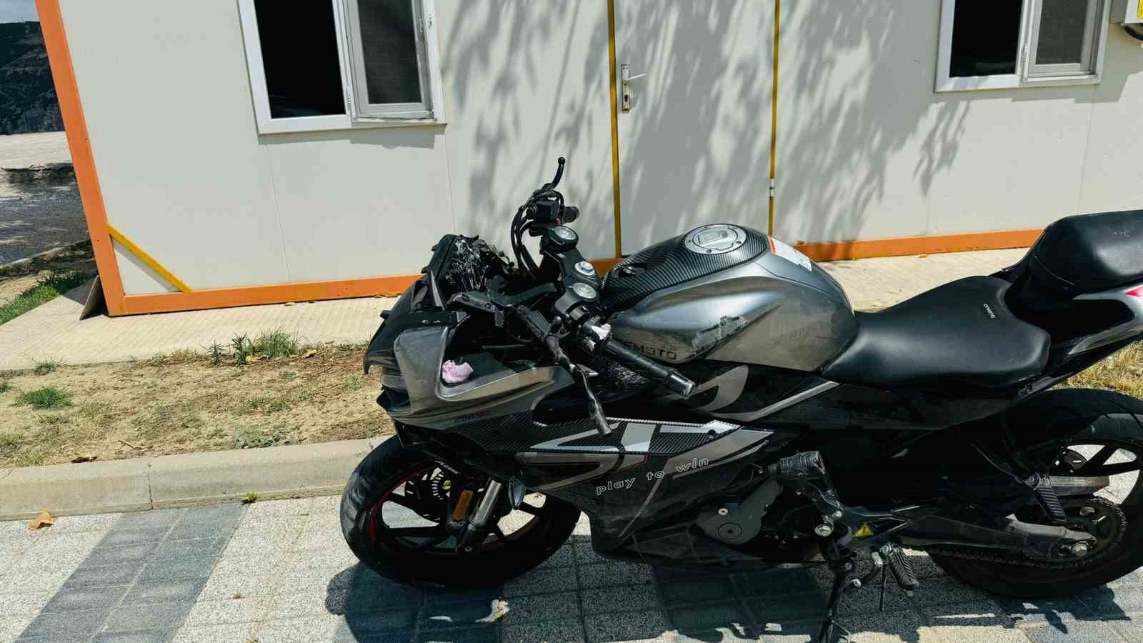 Bilecik&rsquo;teki kazada ağır yaralanan motosiklet s&uuml;r&uuml;c&uuml;s&uuml; hayatını kaybetti
