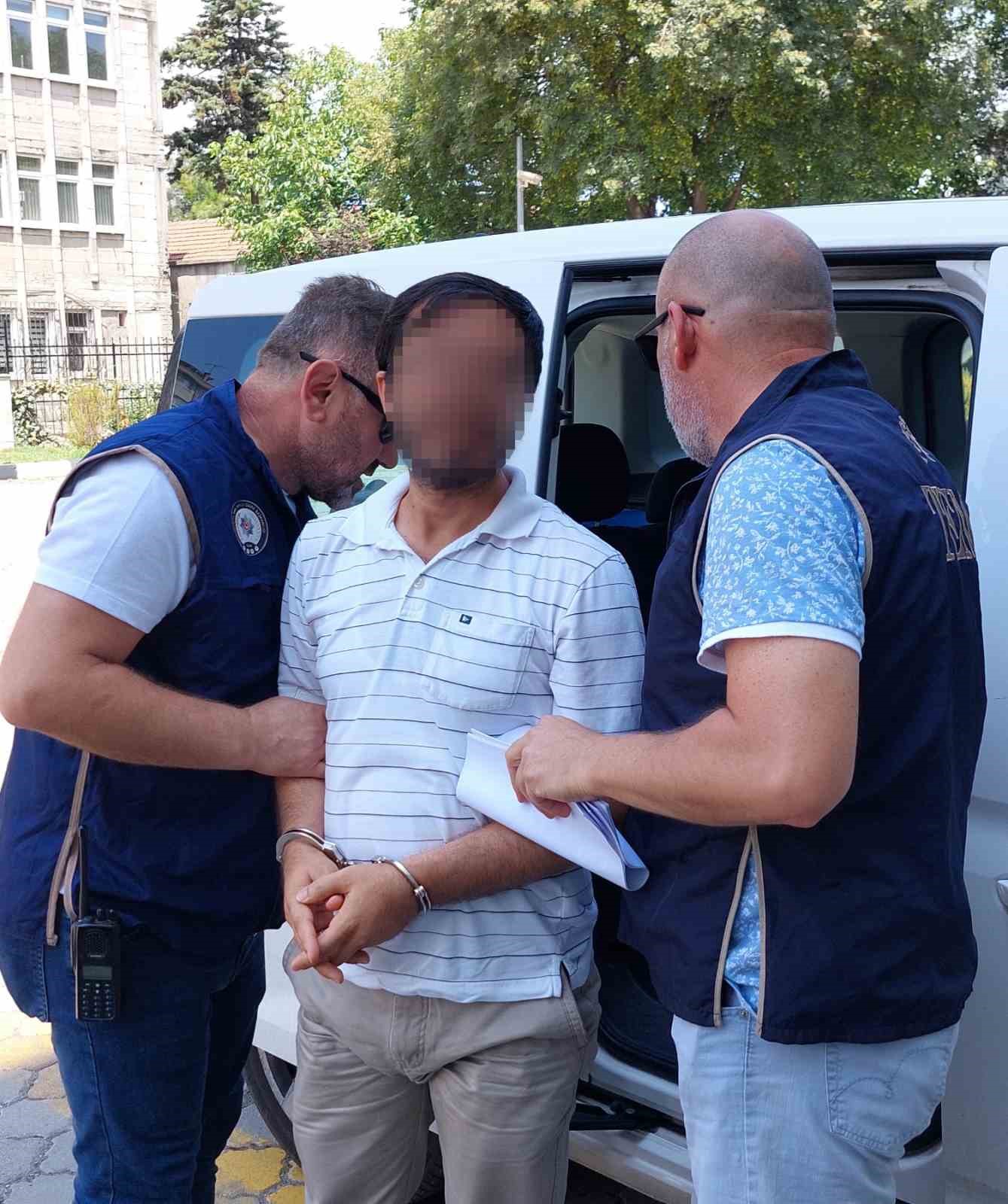 FET&Ouml;&rsquo;den 6 yıl 3 ay hapis cezası bulunan &ouml;ğretmen yakalandı
