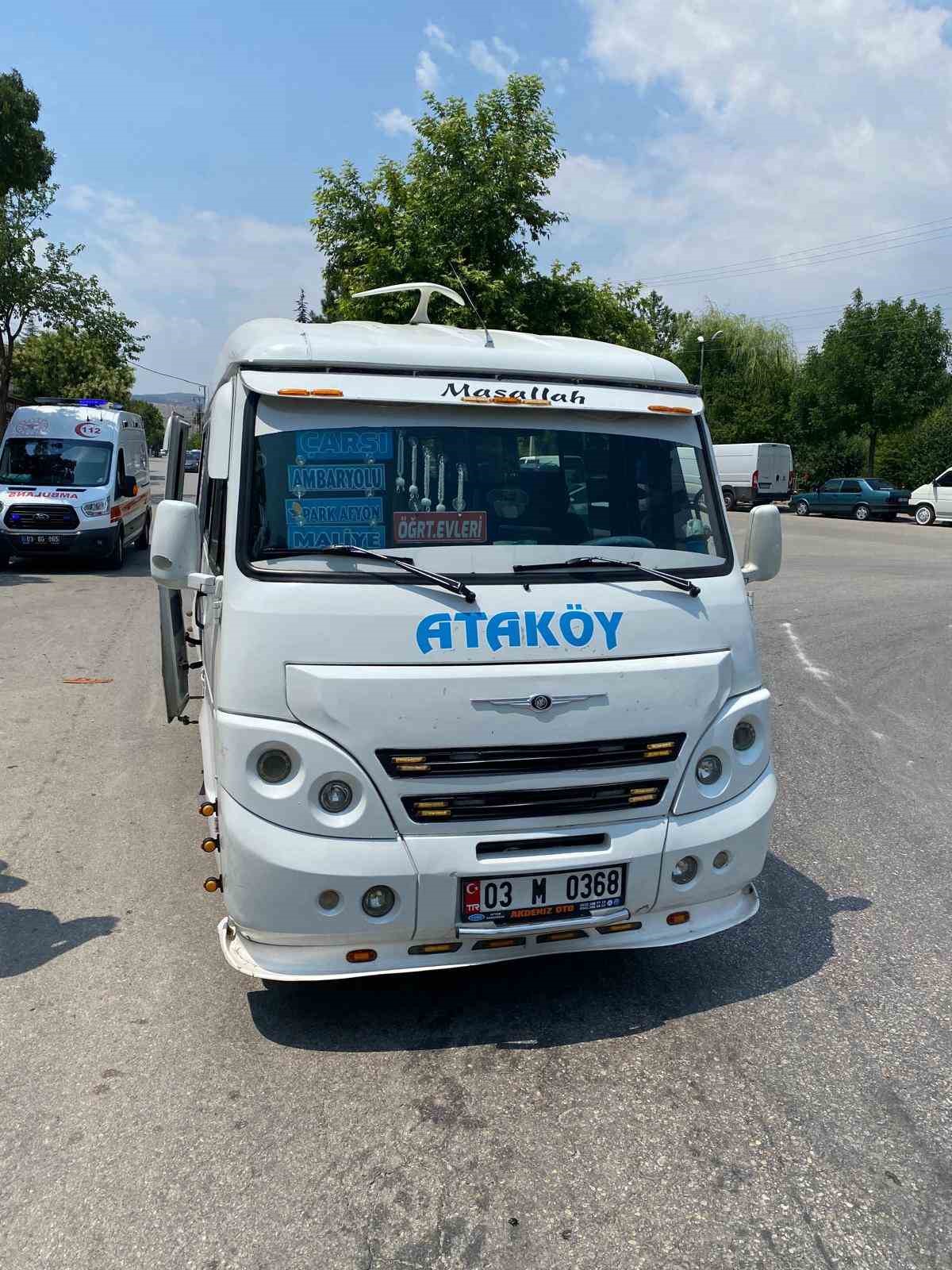 Dolmuşun mopetle çarpıştığı kazada 5 kişi yaralandı