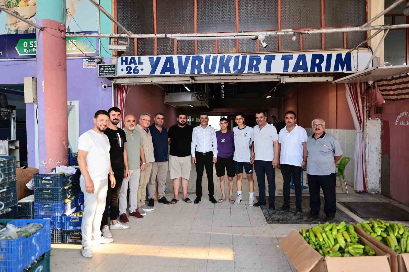Başkan &Ccedil;avuşoğlu sabah mesaisine toptancı halinden başladı
