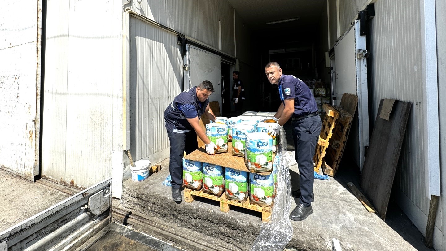 Şanlıurfa’da 8 ton bozuk peynir ve yumurta ele geçirildi