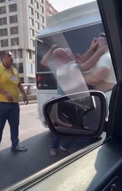 Adana&rsquo;da dolmuş şof&ouml;r&uuml; trafikte darp edildi
