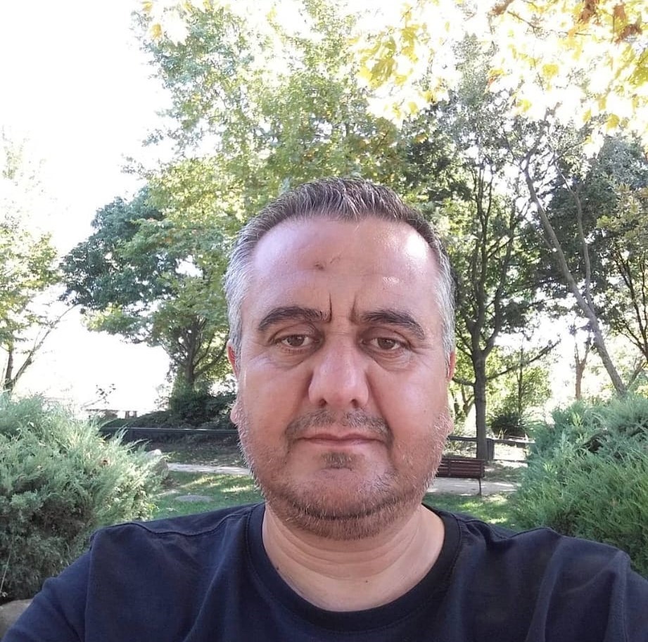 K&uuml;tahya&rsquo;da okul m&uuml;d&uuml;r yardımcısına bı&ccedil;aklı saldırı
