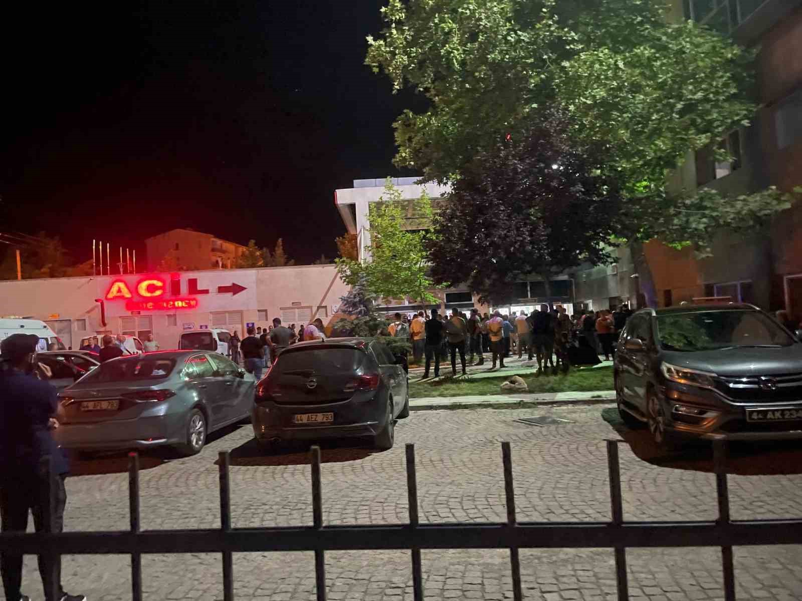 Kontrolden &ccedil;ıkan trakt&ouml;r dehşet sa&ccedil;tı: 2 &ouml;l&uuml;, 2 yaralı
