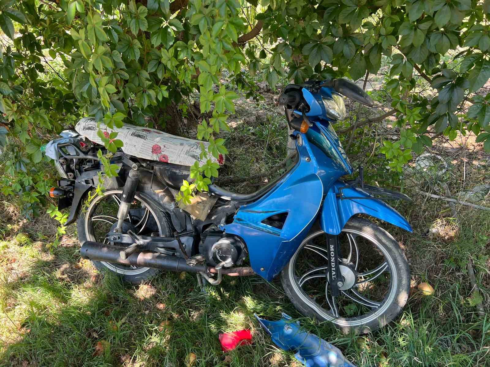 K&uuml;tahya&rsquo;da motosiklet devrildi: 2 yaralı
