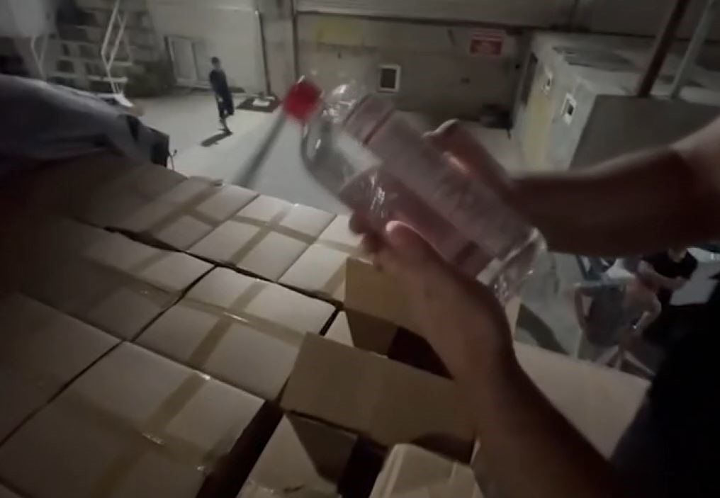 Turizm sezonunda İstanbul&rsquo;da 6 ton sahte i&ccedil;ki ele ge&ccedil;irildi
