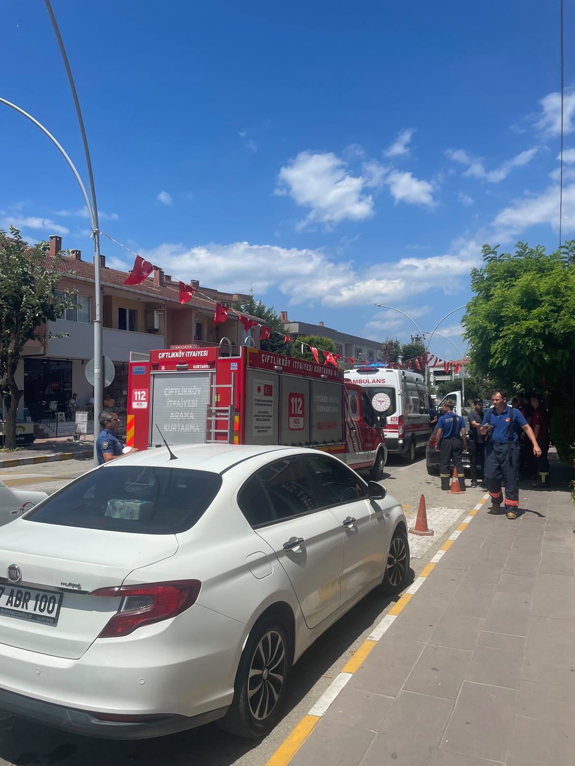 Yalova’da 5’inci kattan düşen çocuğu kivi asması kurtardı
