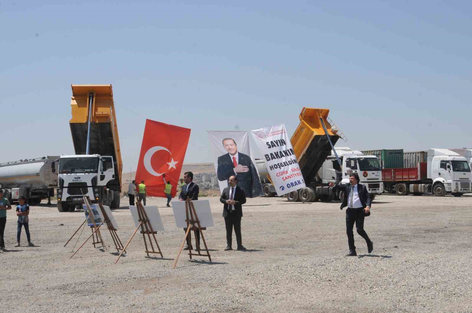 Bakan Uraloğlu, Şırnak’ta yapımı devam eden çalışmalar hakkında bilgi aldı