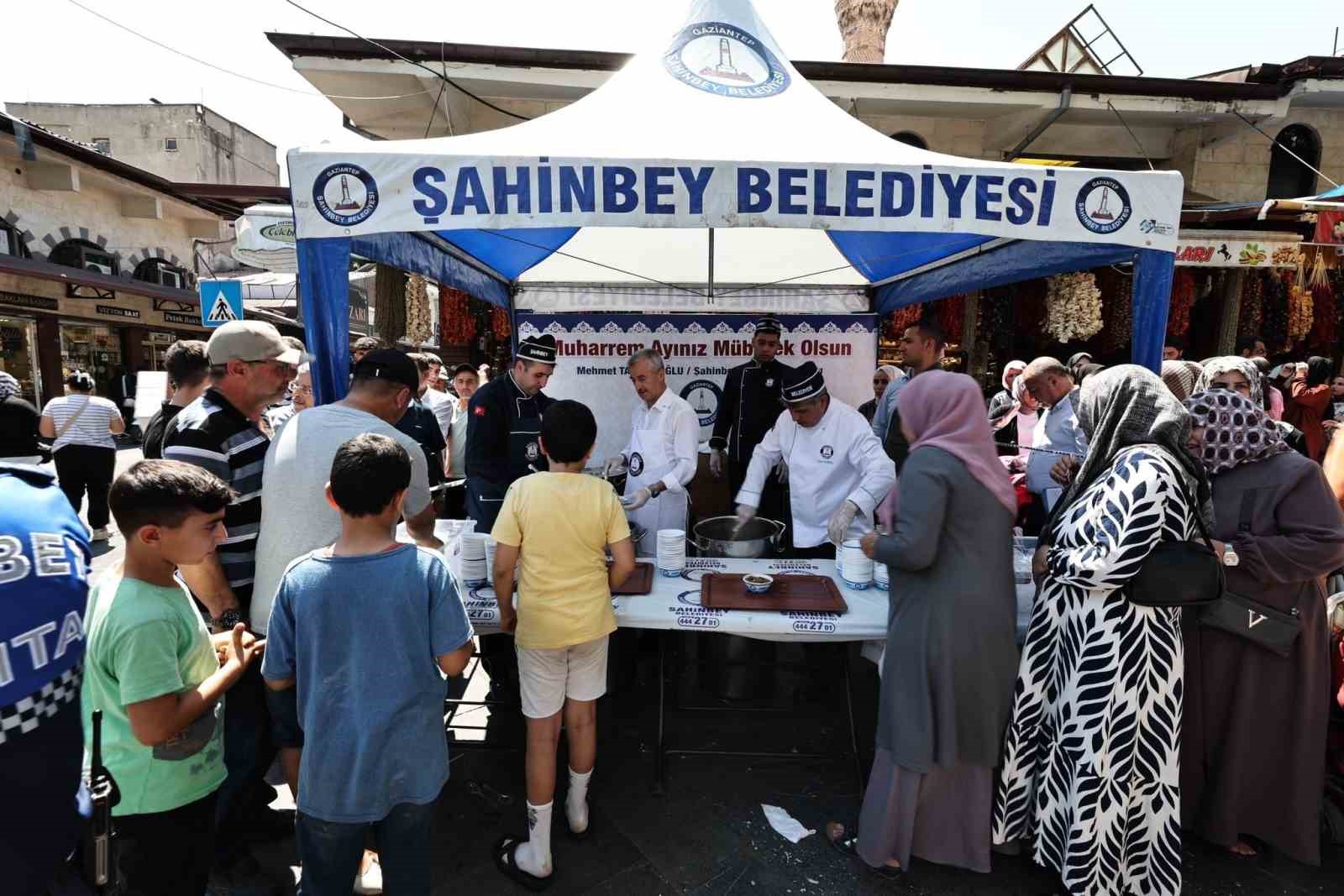 Gaziantep&rsquo;te her g&uuml;n 12 bin kişiye aşure ikram ediliyor
