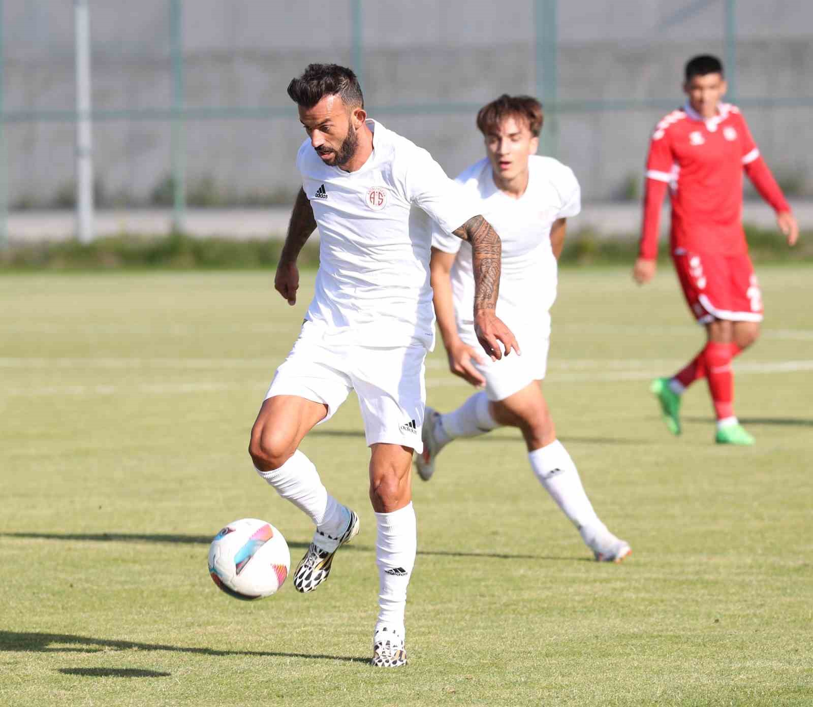 Antalyaspor ikinci etabın ilk hazırlık maçında mağlup oldu
