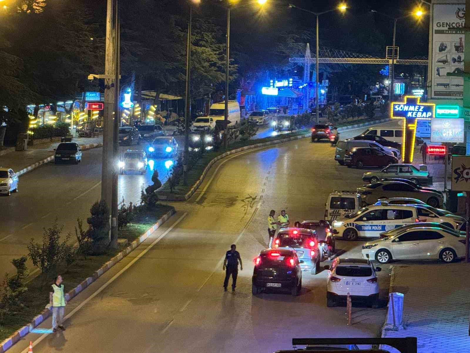 Polisin dur ikazına uymayan taksici 1.80 promil alkollü çıktı
