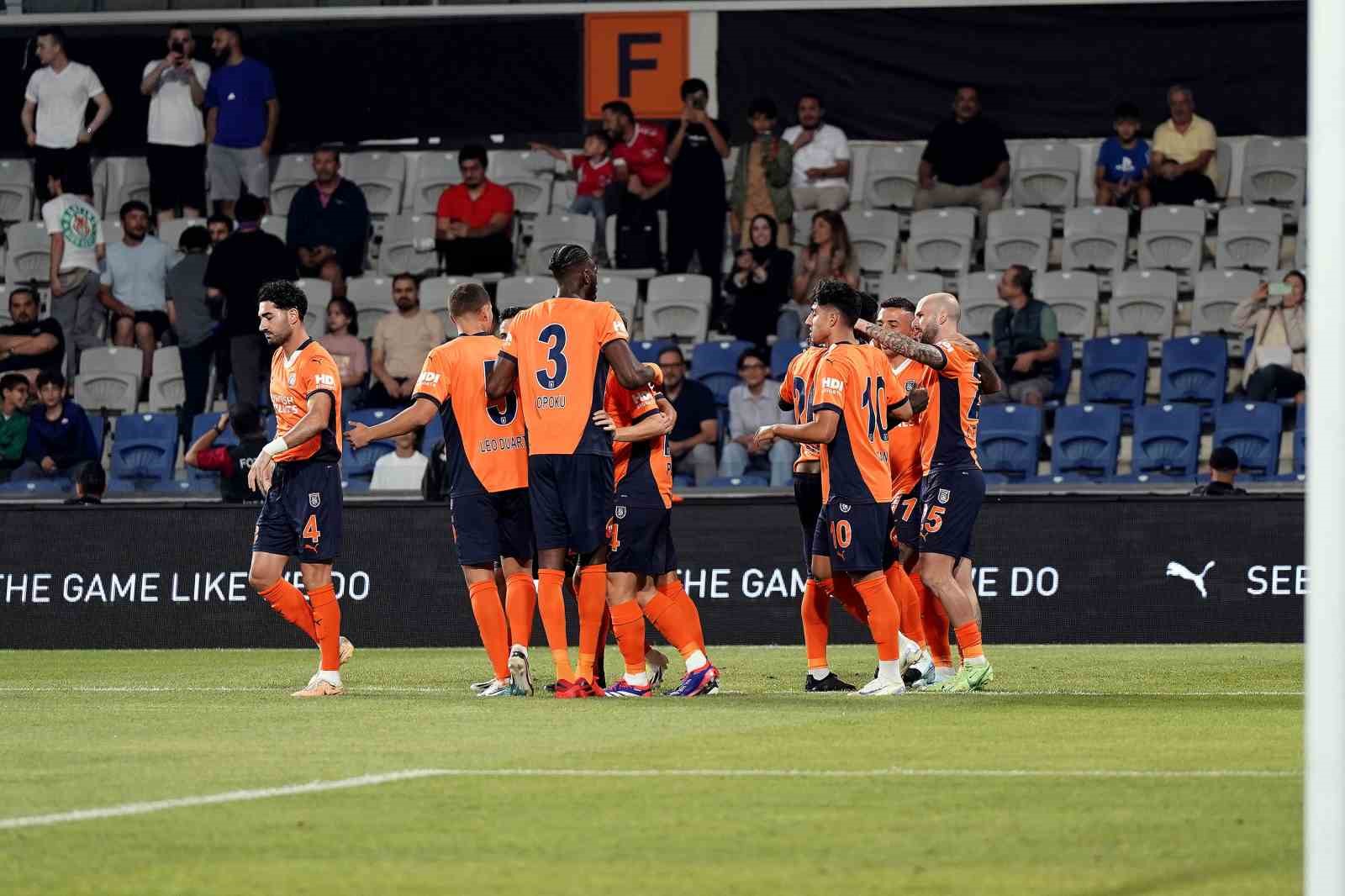 UEFA Avrupa Konferans Ligi: RAMS Başakşehir: 3 - La Fiorita: 0 (Maç devam ediyor)
