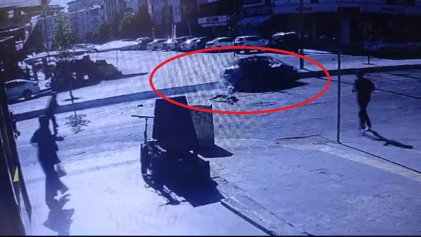 Diyarbakır’da otomobilin çocuğa çarptığı anlar kamerada