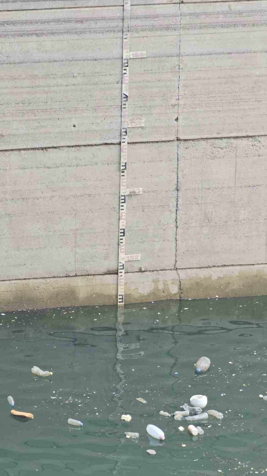 (Özel) Gönen Barajı’nda su seviyesi kritik eşiğe geriledi