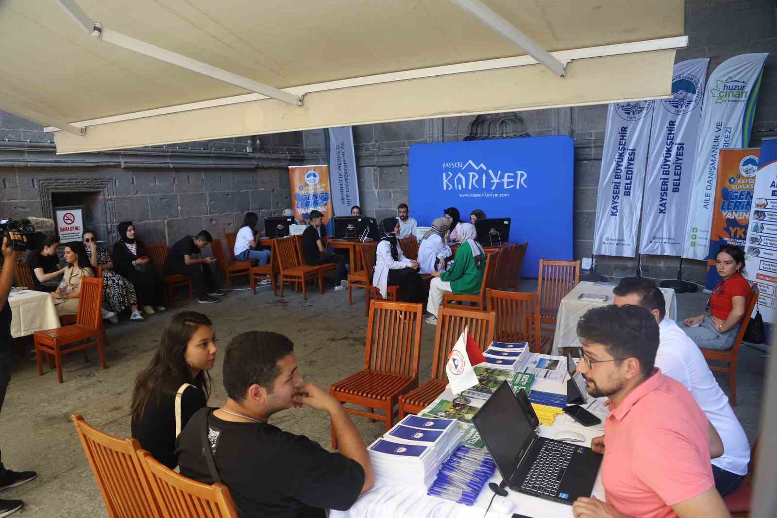 Büyükşehirin ücretsiz YKS Tercih Danışmanlığı hizmetine gençlerden yoğun ilgi