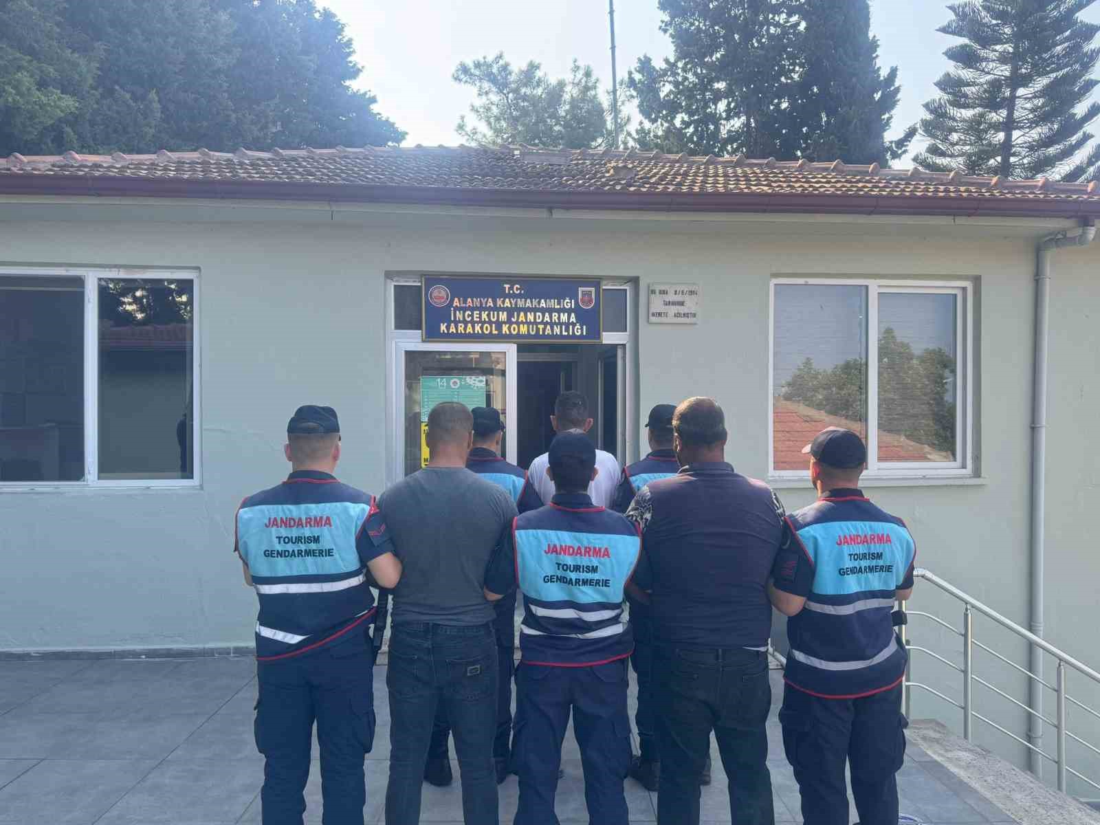 Antalya’da 18 farklı noktadan 56 akü çalan şüpheliler yakalandı