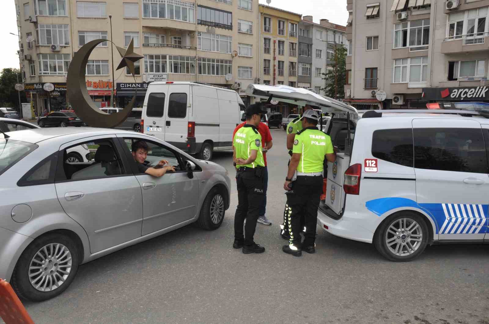 Keşan&rsquo;da dron destekli denetimde 20 s&uuml;r&uuml;c&uuml;ye cezai işlem uygulandı
