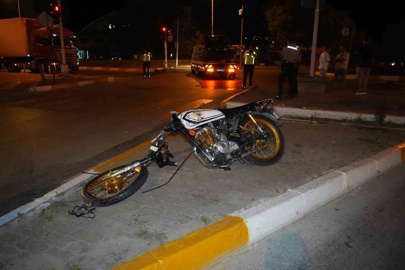 Edirne motosiklet ve otomobil çarpıştı: 1 ağır yaralı
