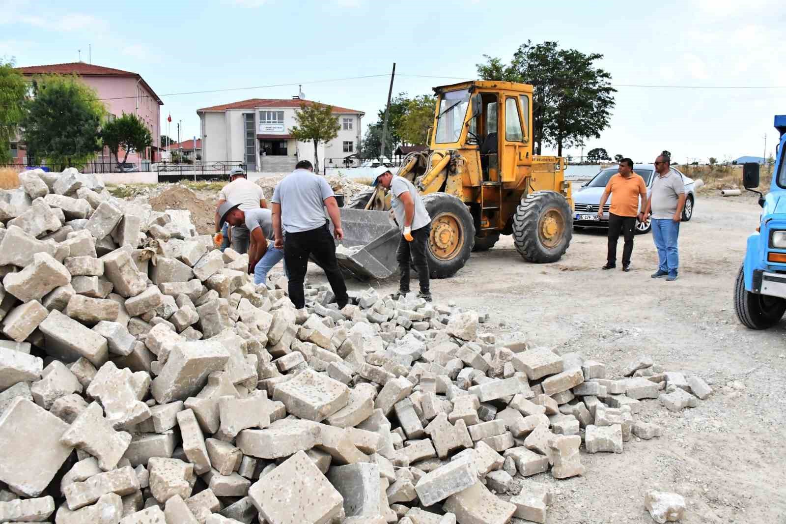 Emet Belediye Başkanı Koca, &ccedil;eşitli birimlerin &ccedil;alışmalarını yerinde inceledi

