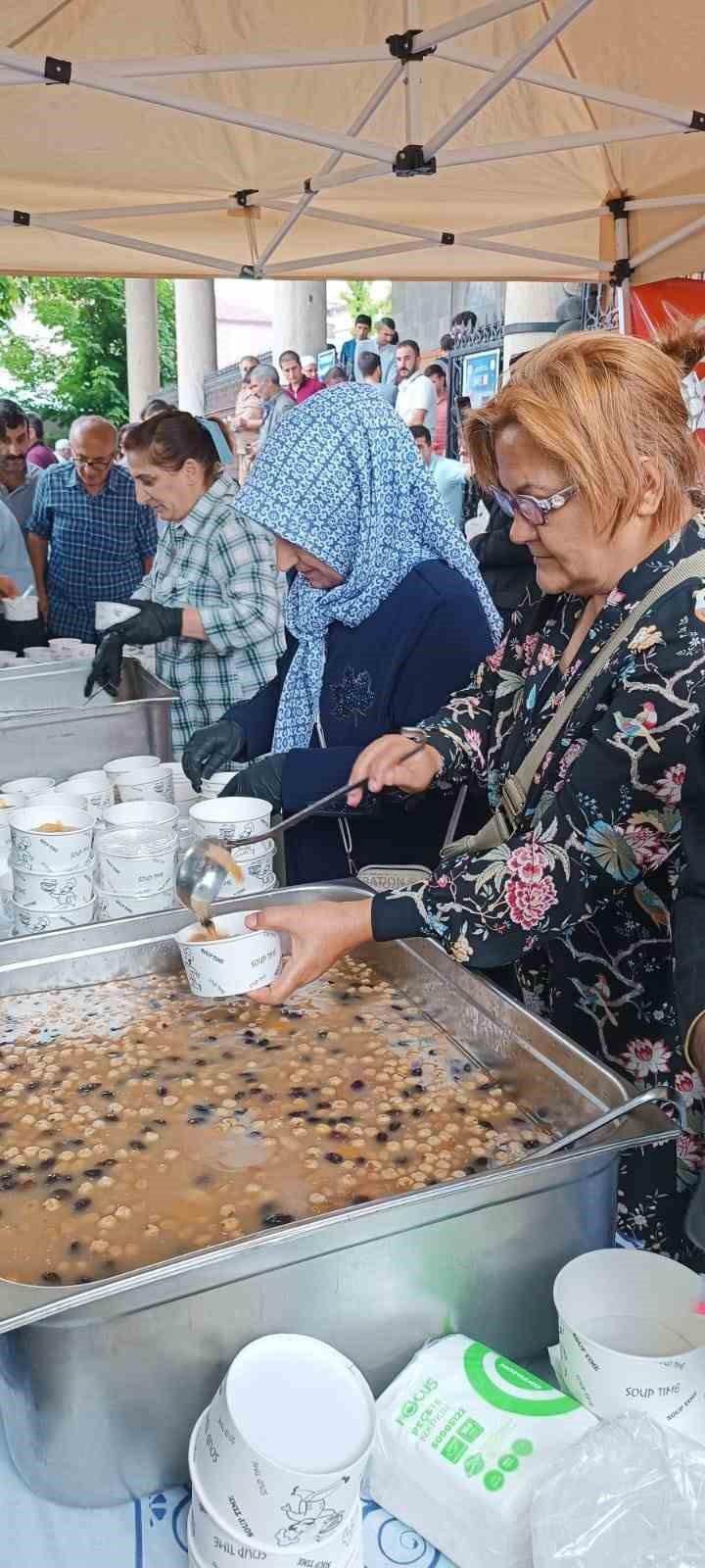 Gönüllü annelerden anlamlı ikram
