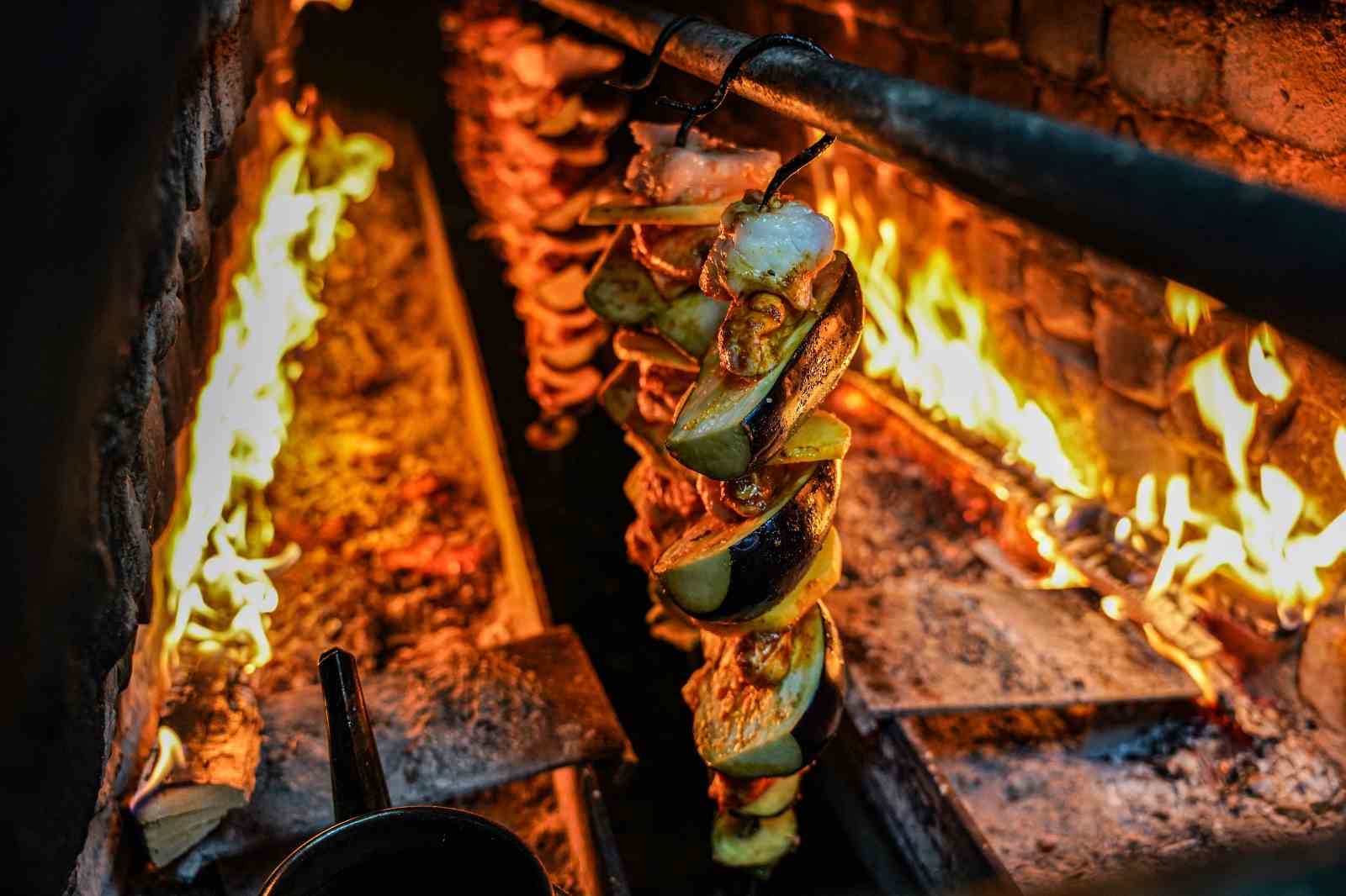 Tokat kebabını tavukla denedi, hem tadı hem fiyatı memnun etti