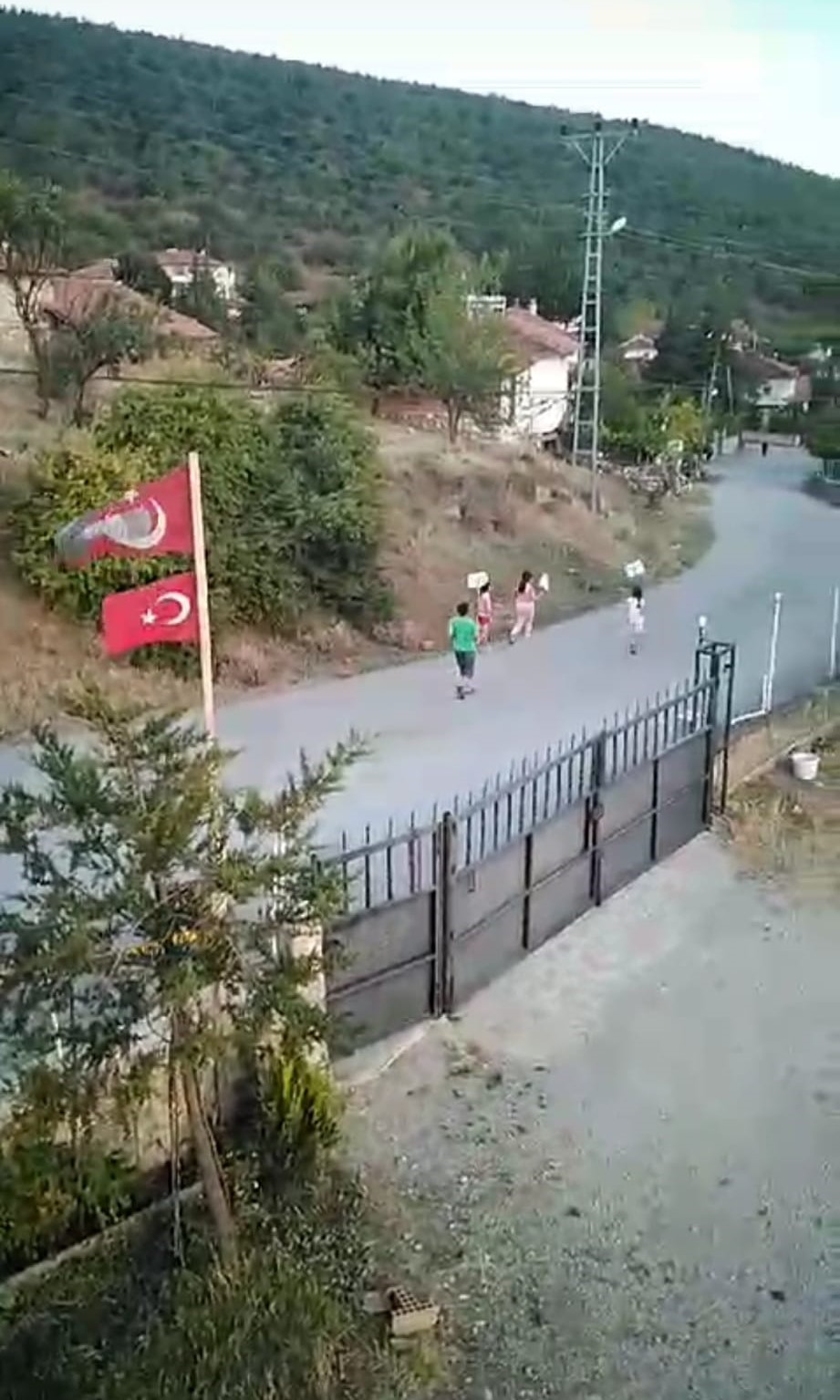 Amasya’da köyde yaşayan çocuklardan "Park isteriz” eylemi