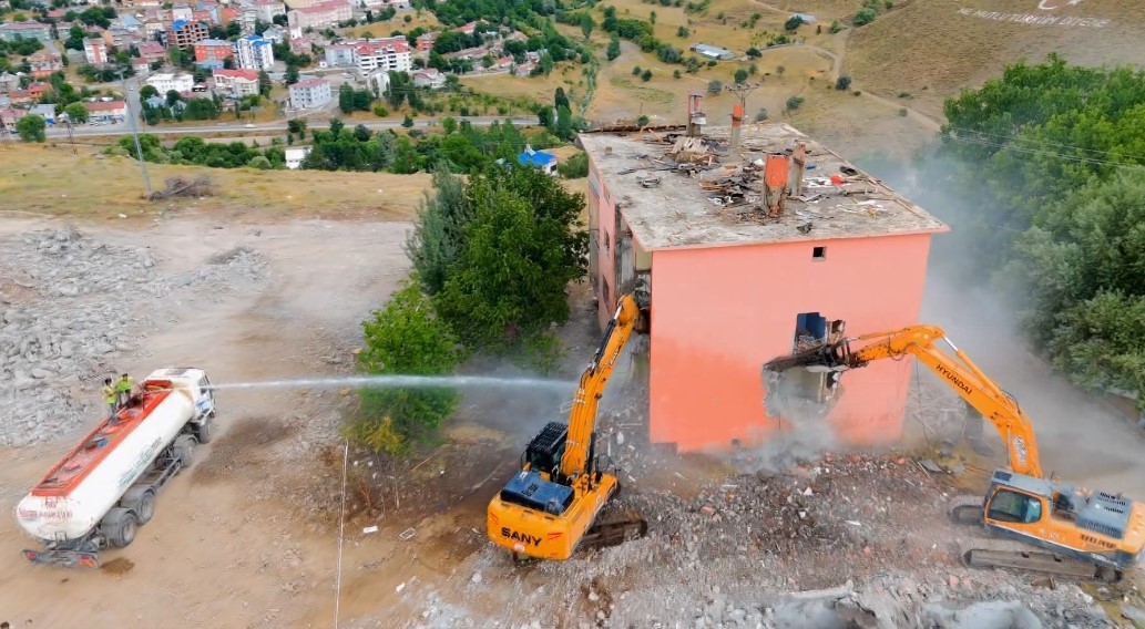 Vali Tekbıyıkoğlu, depreme hazırlık çalışmalarını inceledi
