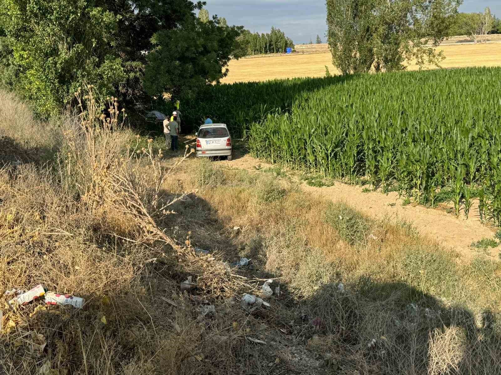 Konya’da otomobil şarampole uçtu: 2 yaralı
