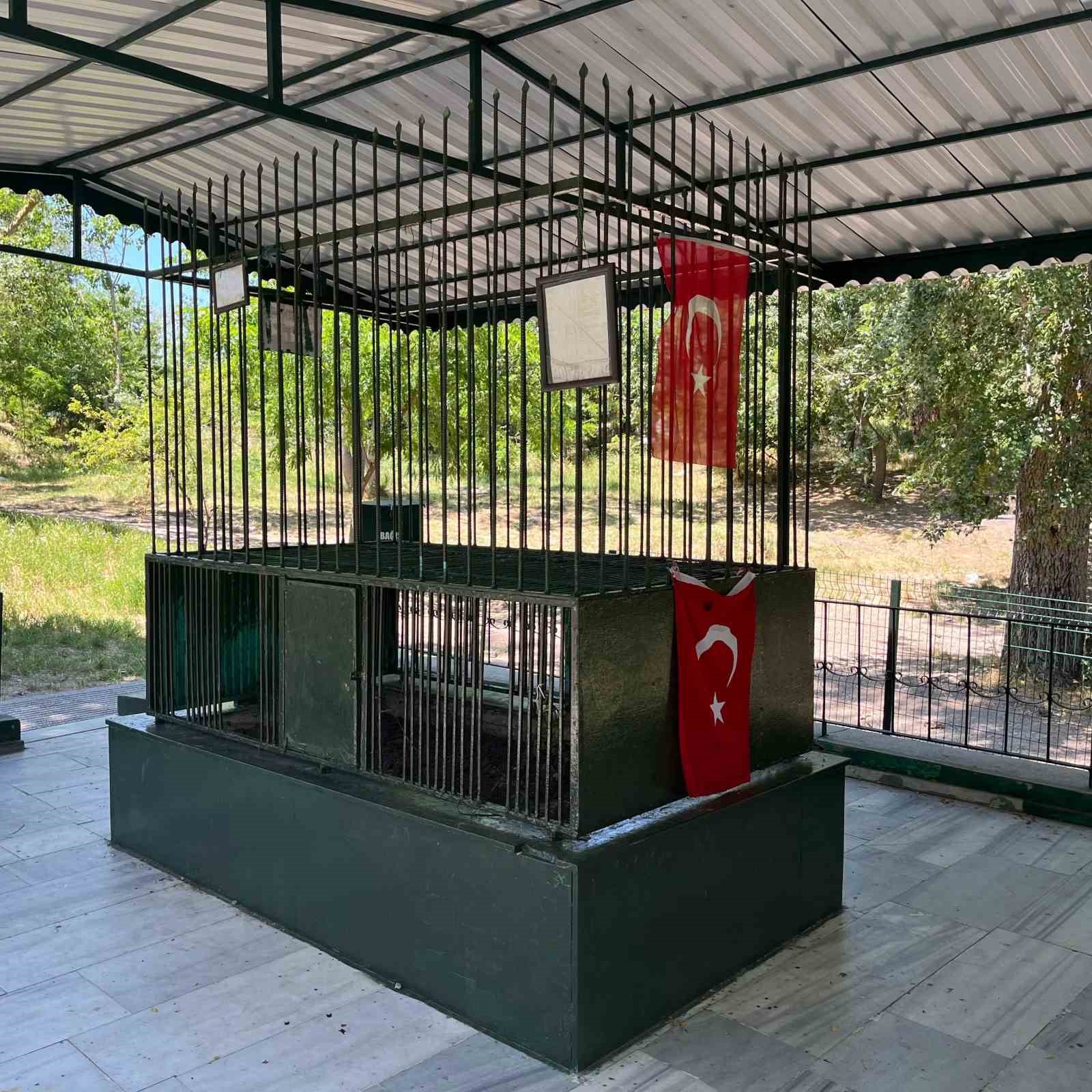 Bolca Nine t&uuml;rbesi, 500 yıldır ziyaret&ccedil;ilerini ağırlıyor
