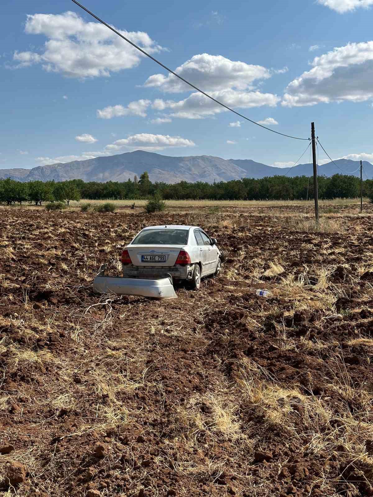 Malatya’da otomobil şarampole düştü: 3 yaralı